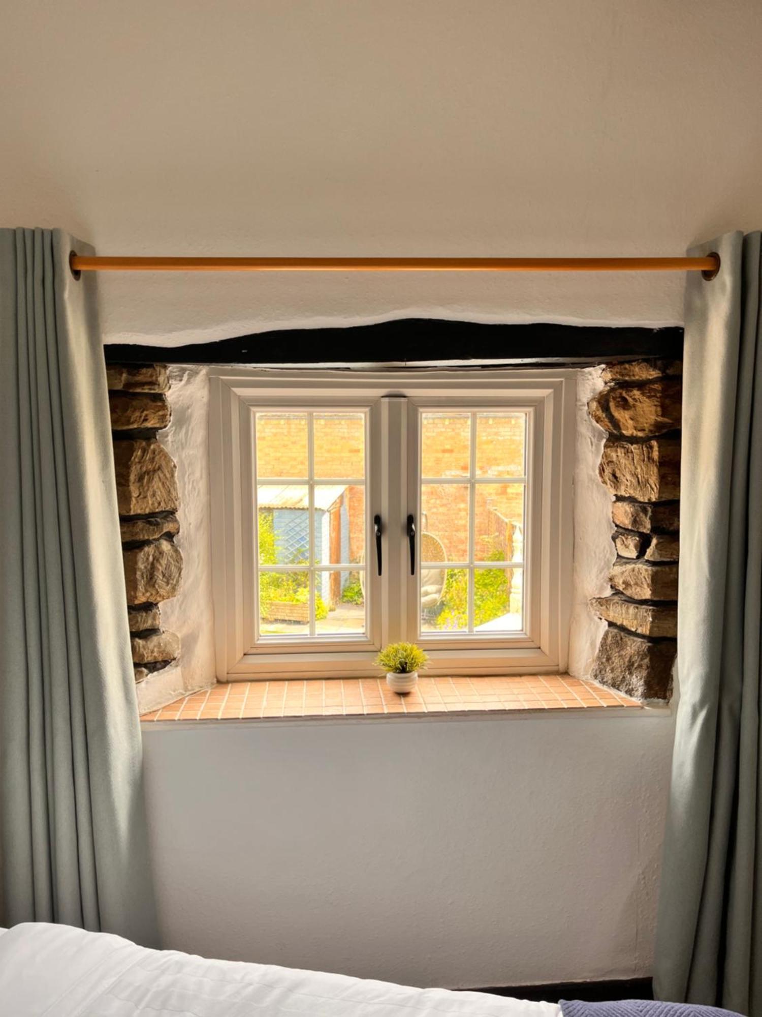 The Snuggery Cottage Тонтън Екстериор снимка