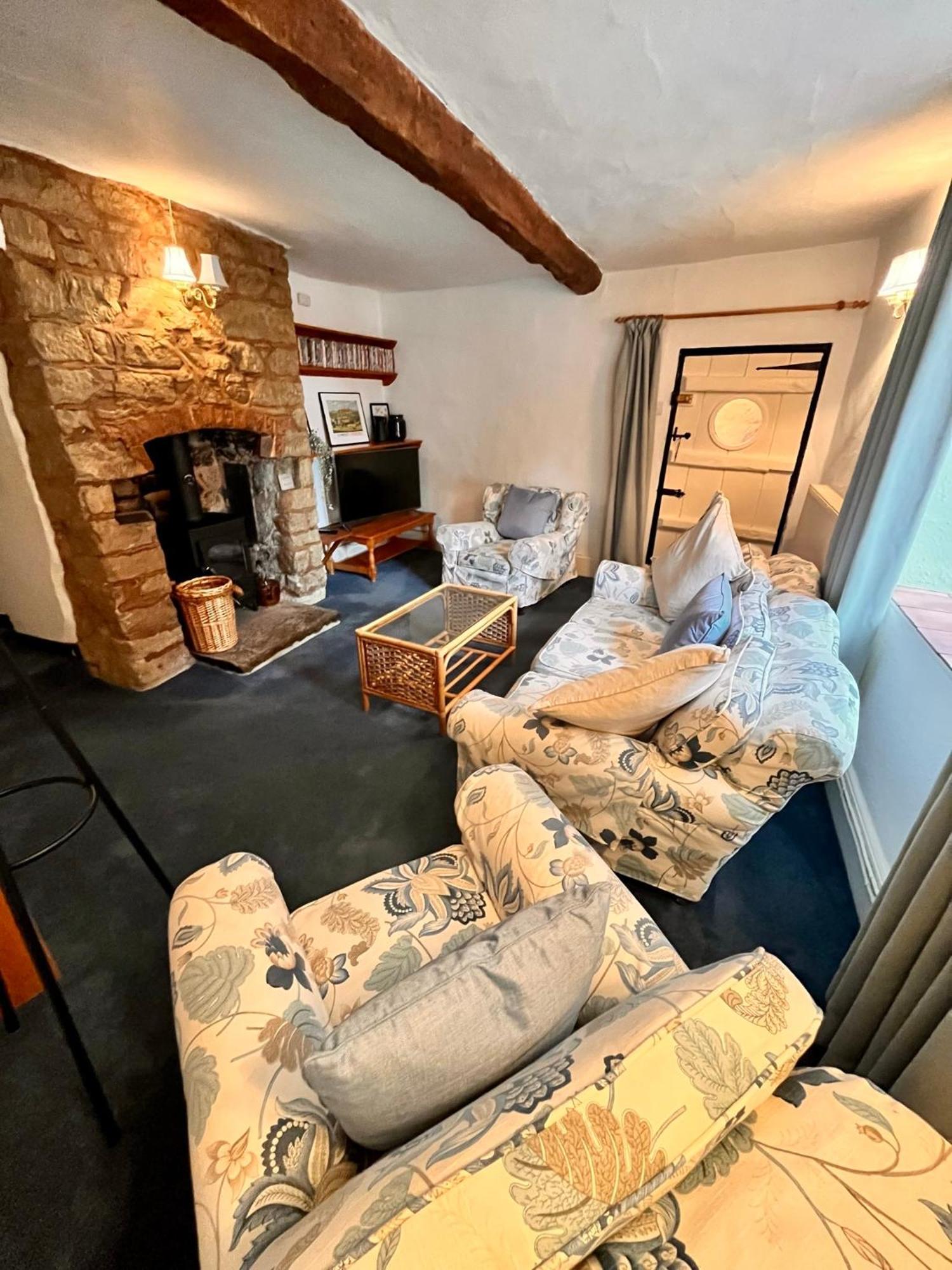 The Snuggery Cottage Тонтън Екстериор снимка