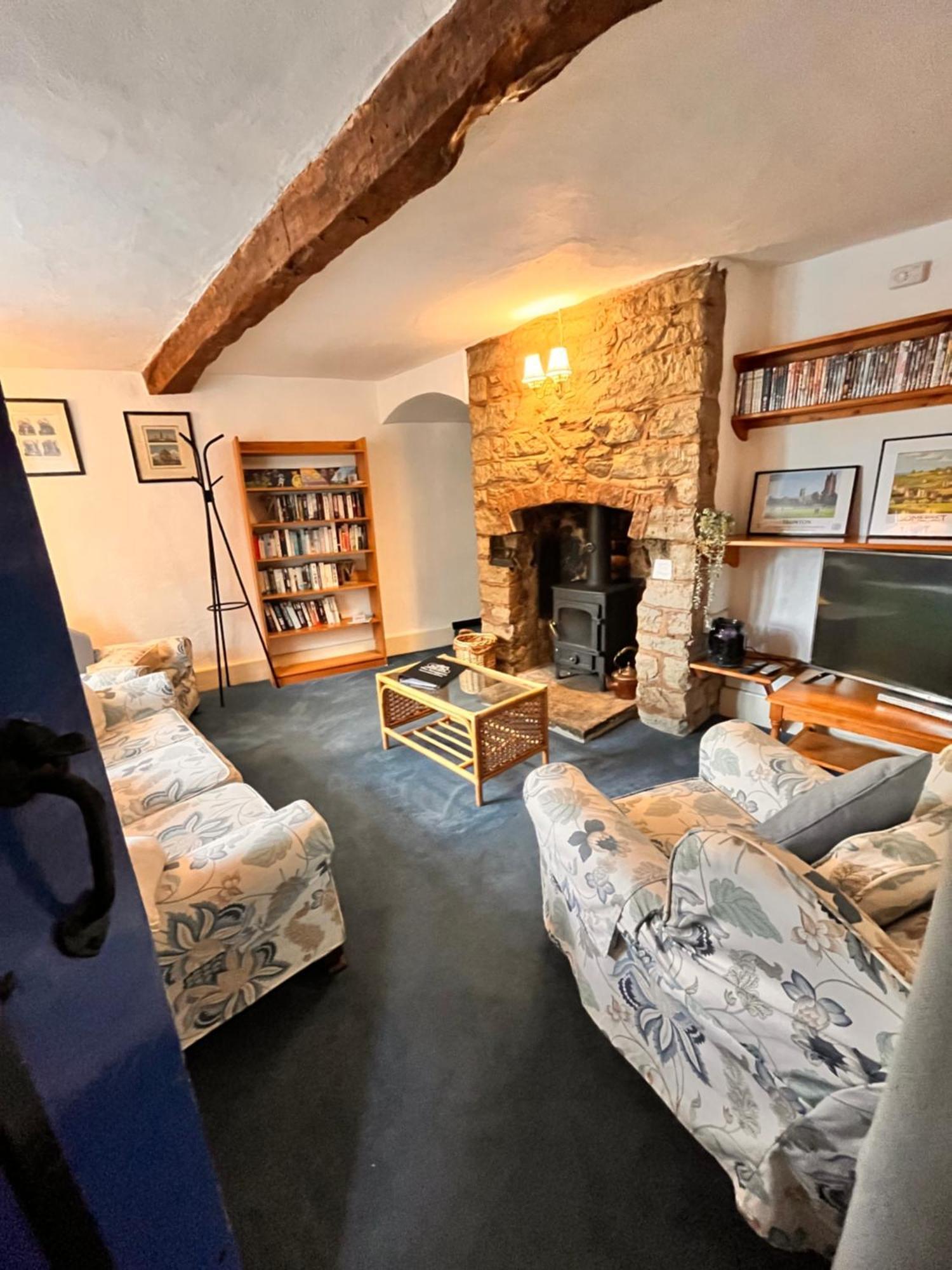 The Snuggery Cottage Тонтън Екстериор снимка